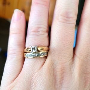 14kt yellow gold wedding ring set with diamond